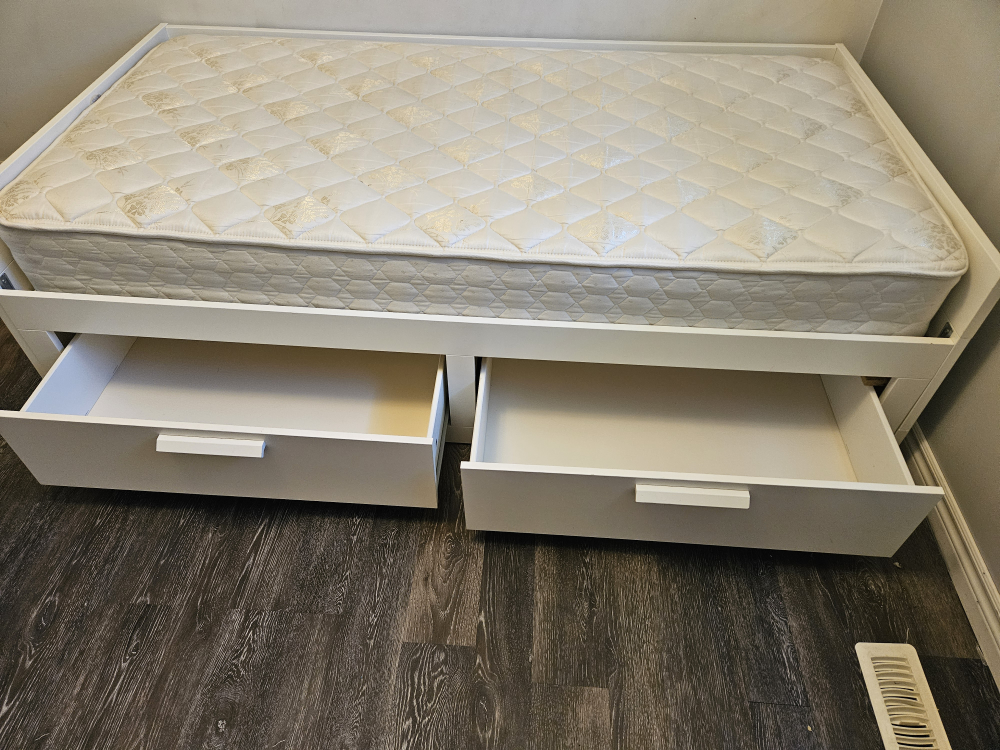single white bed - photo 4