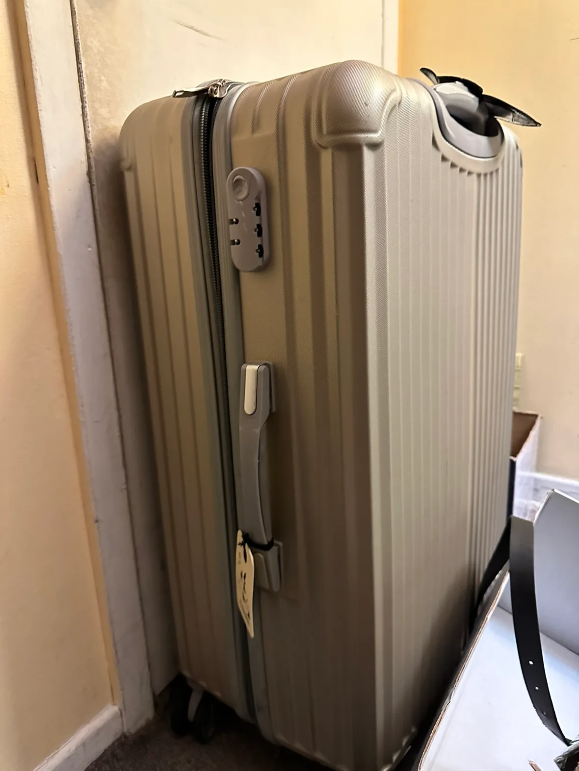 Hard Shell Suitcase image indicator(2)