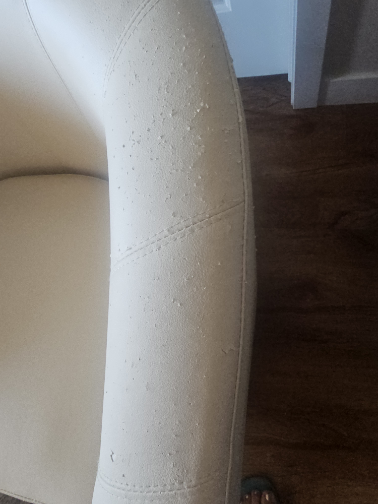 2 Cream Armchairs and 2 Ottoman - photo 2