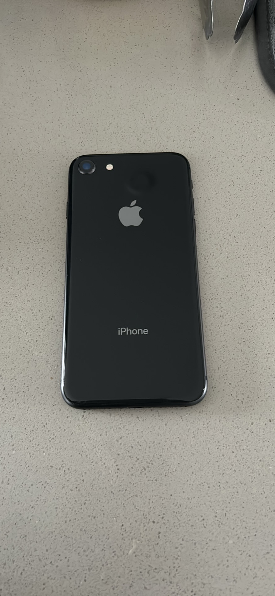 iPhone 8 - photo 2