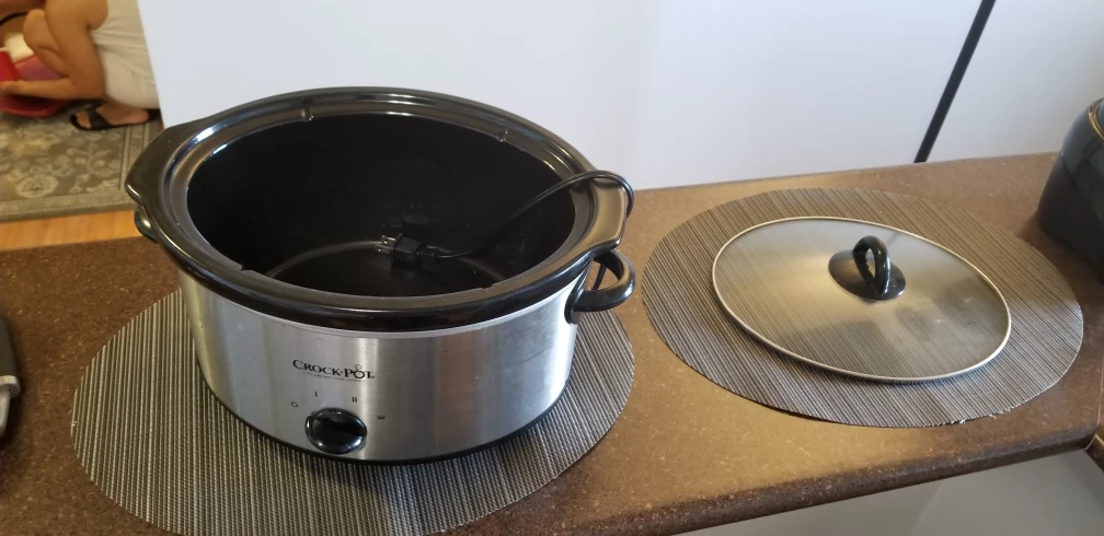 Crock-Pot Slow Cooker with dipper