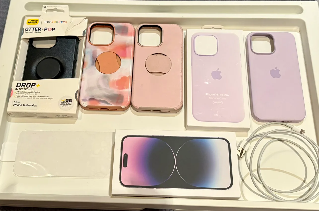 iPhone 14 Pro Max 128GB plus 4 premium cases and accessories image indicator(2)