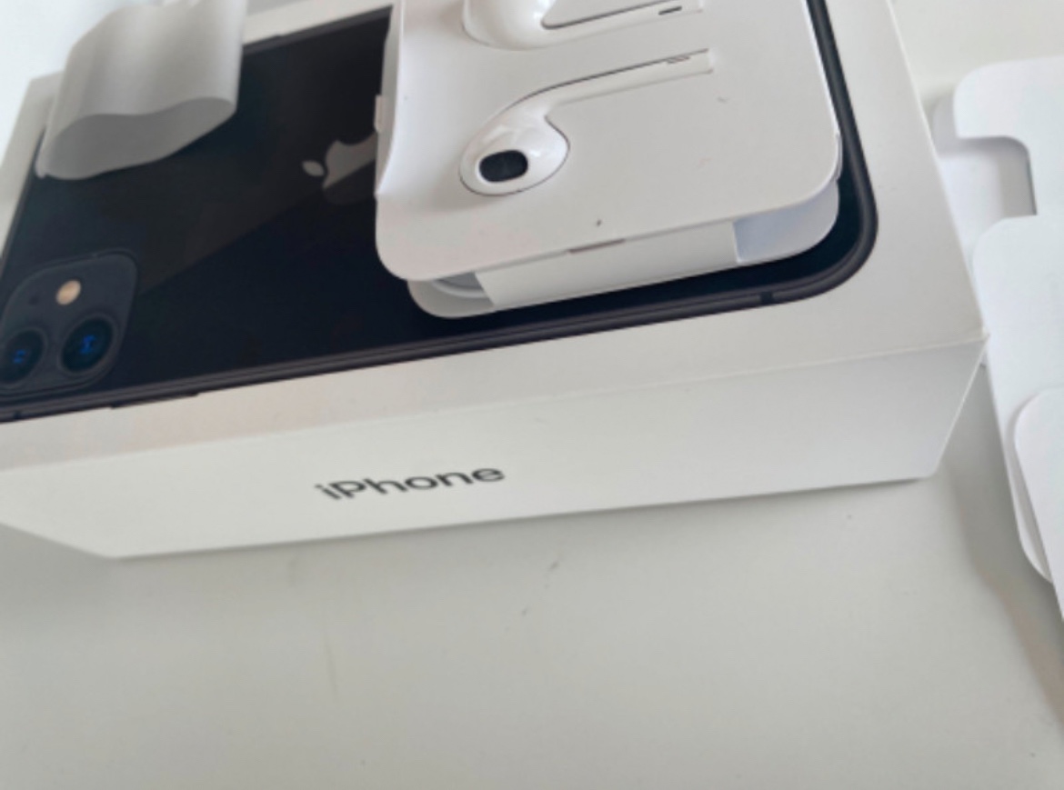 Wired Apple Earbuds with Lightning Connector - photo 2