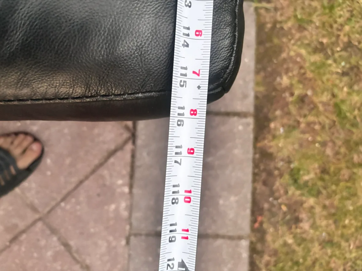 Black Leather Sectional image indicator(8)