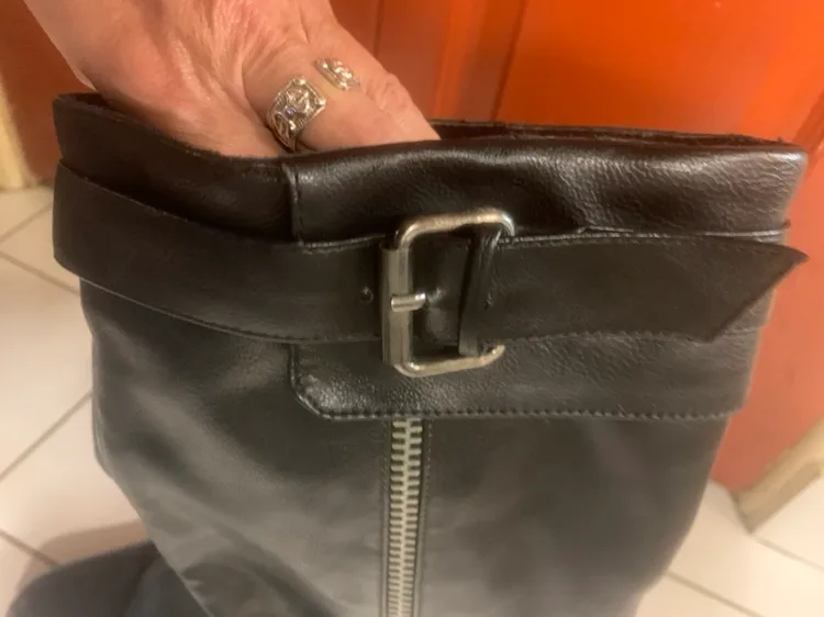 Black Knee High Boots image indicator(2)