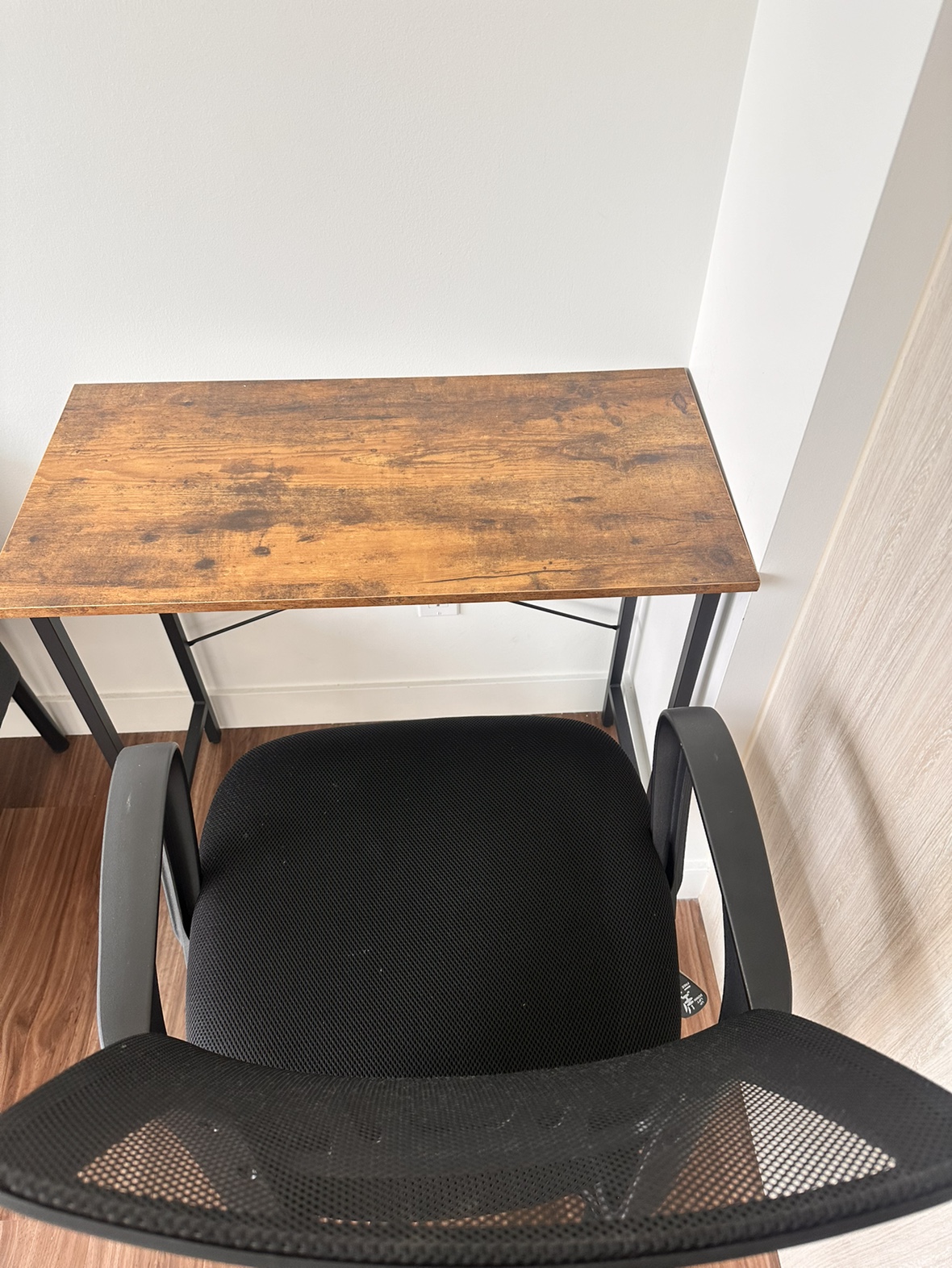Black Mesh Office Chair - photo 2