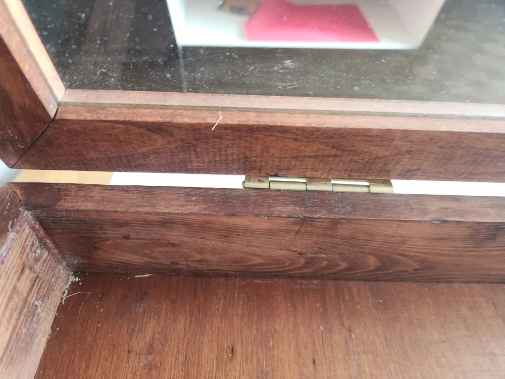 Wooden Display Case with glass top image indicator(3)
