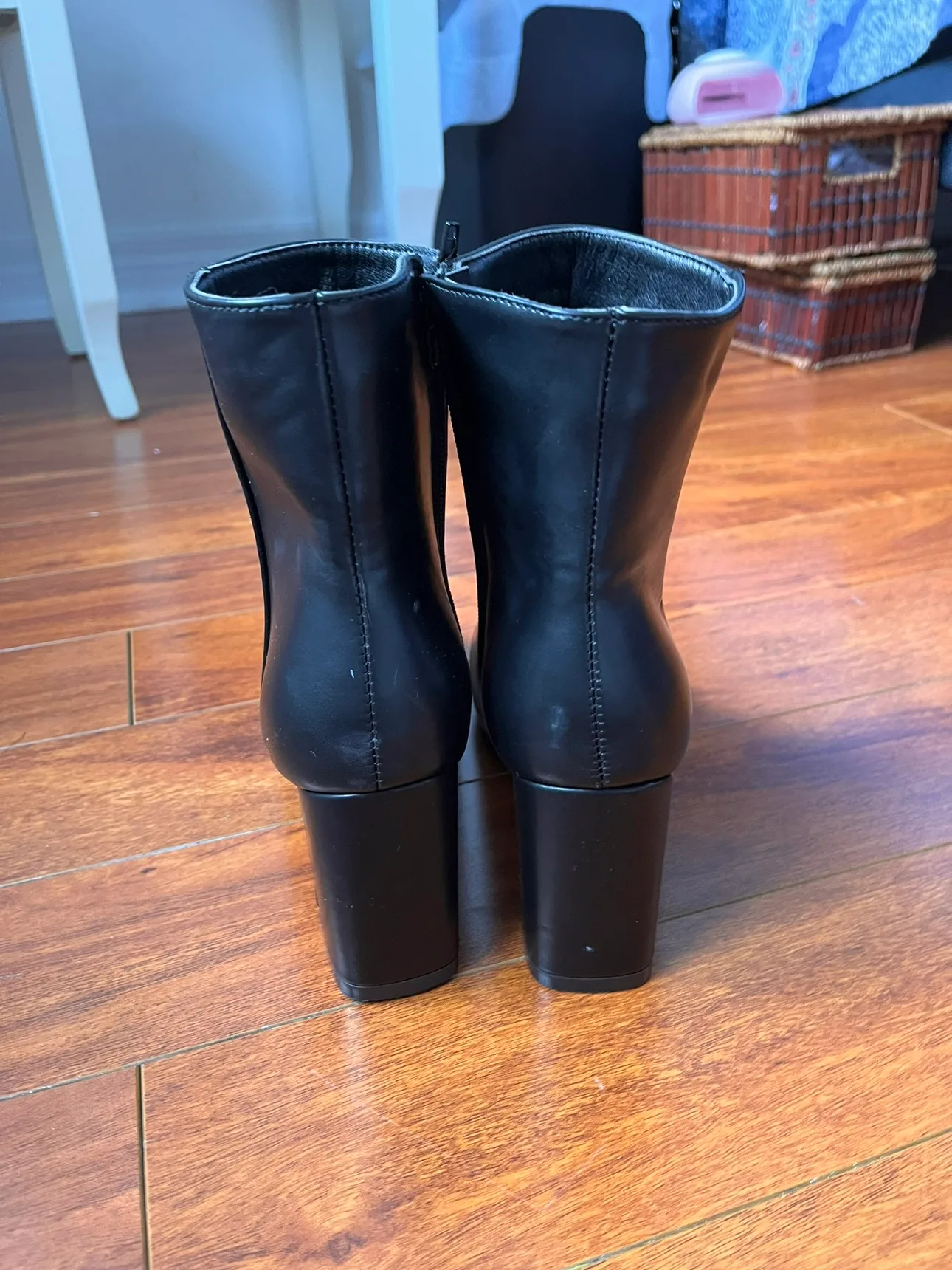 Women’s Black Boots image indicator(4)