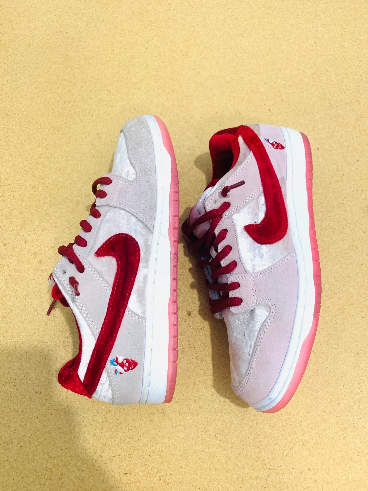 Nike Strange Love SB Dunk Low "Valentine's Day" image indicator(2)
