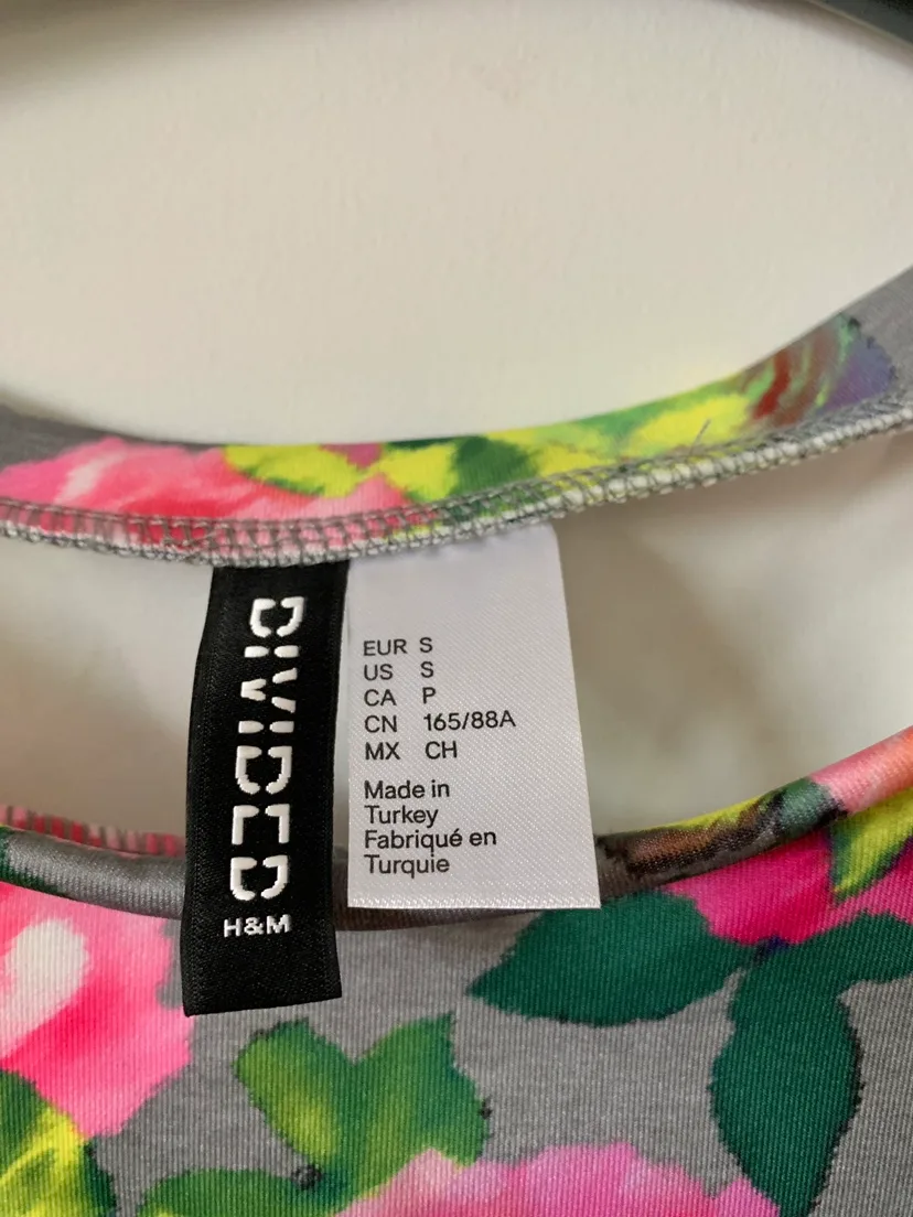 ‼️CLOSET DECLUTTER‼️ divided crop top image indicator(2)