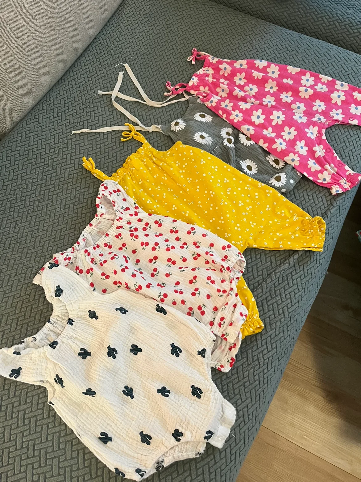Set of 5 Baby Girl Clothes Rompers (0-6 Months) thumbnail