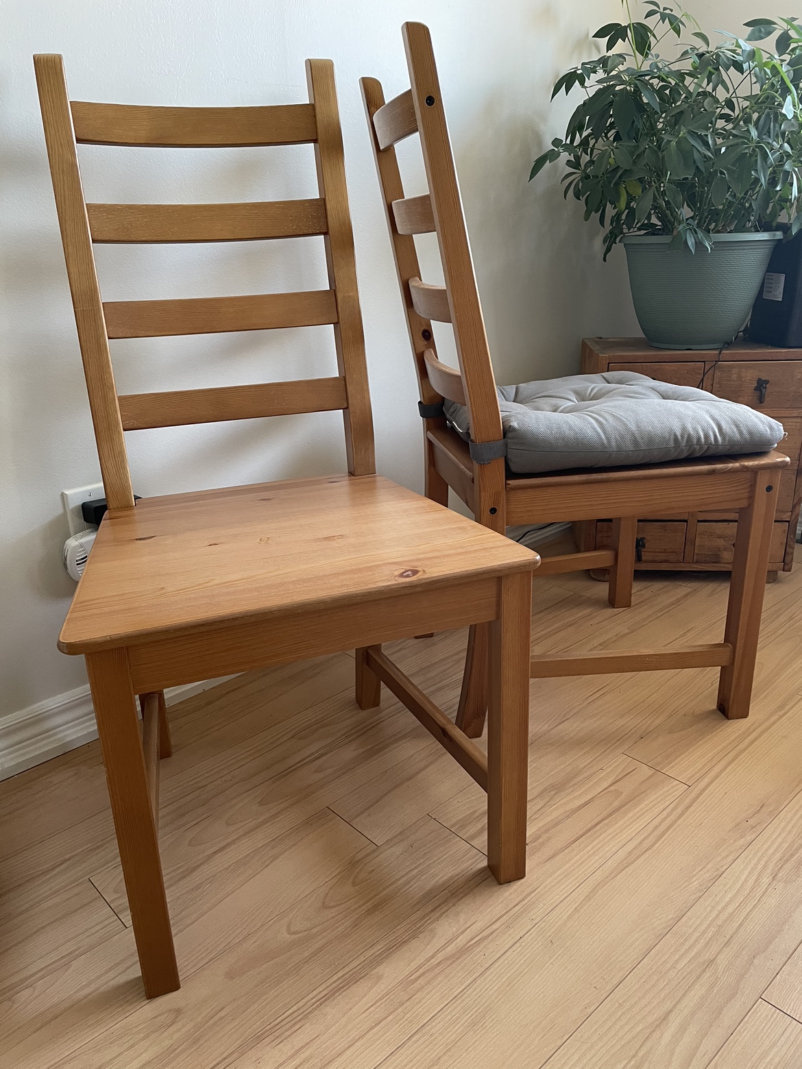Set of 2 Wooden Dining Chairs - photo 3