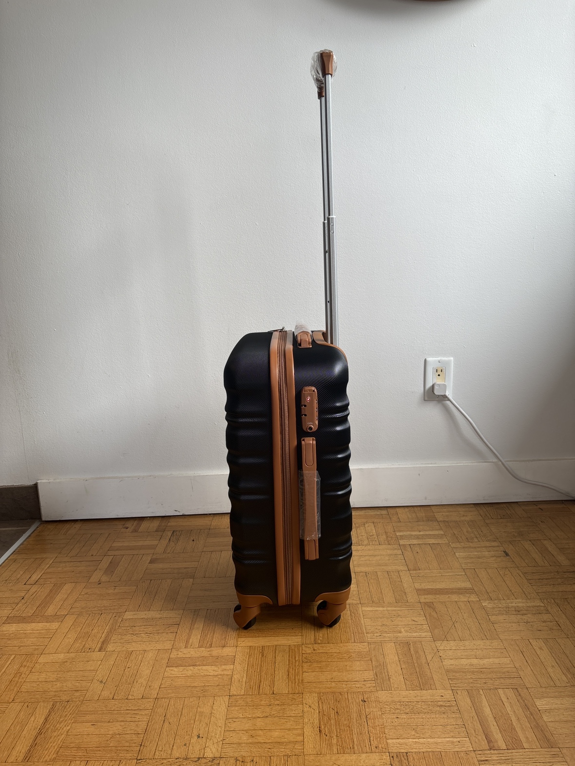 20” Carry-on Suitcase - photo 2