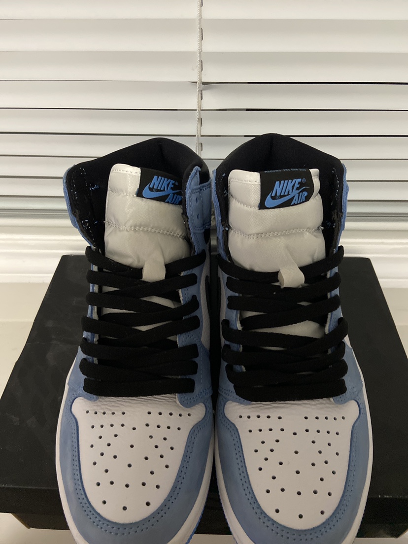 Air Jordan 1 Retro High OG "UNC" - photo 2
