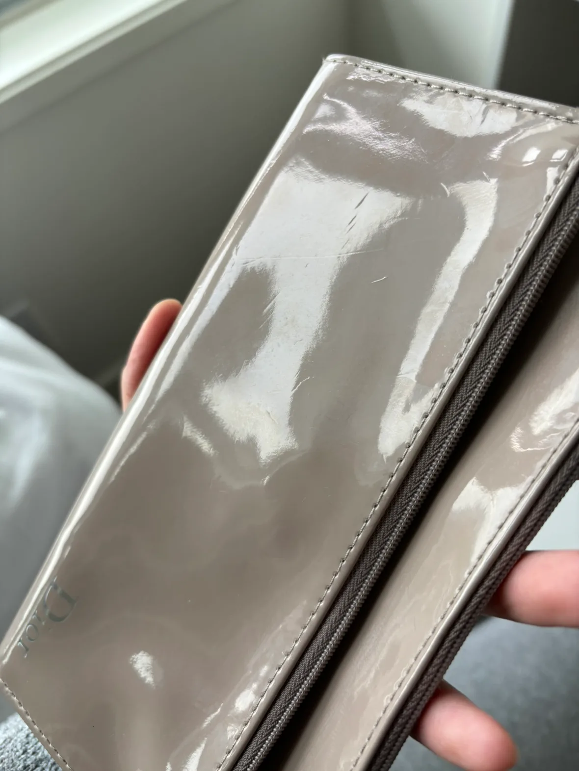 Dior Beauty Cosmetic Bag image indicator(4)