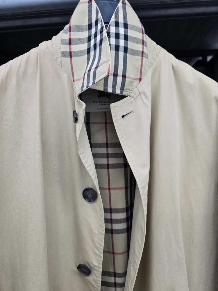 BURBERRY Trench Coat thumbnail