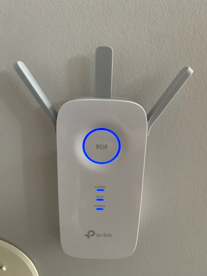 TP-Link AC1750 WiFi Range Extender thumbnail