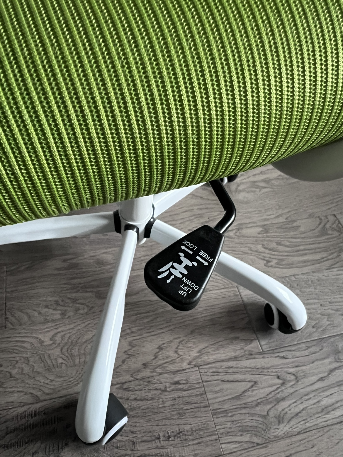 Green Mesh Office Chair - photo 2