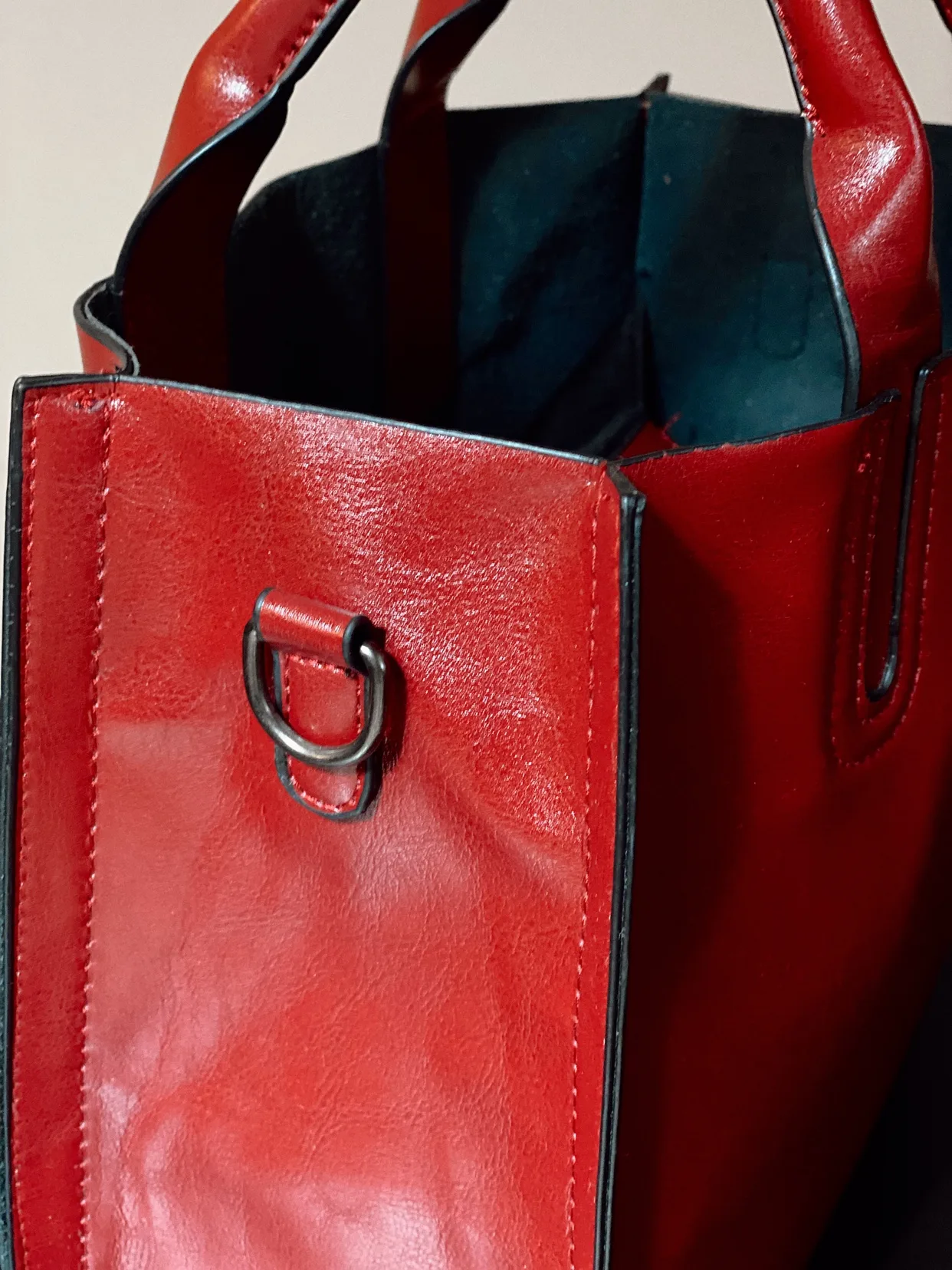 Red Tote Bag PU Leather with Shoulder Strap image indicator(9)