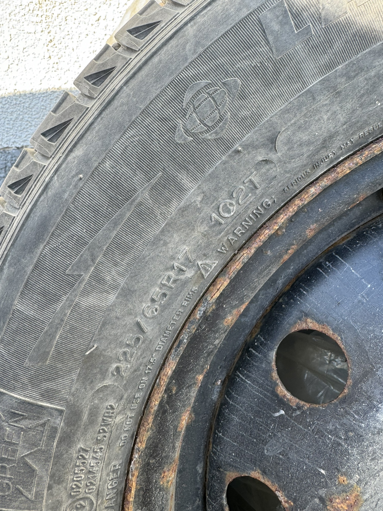 225/65R17 Used Michelin Winter Tires with Steel Rims - photo 2