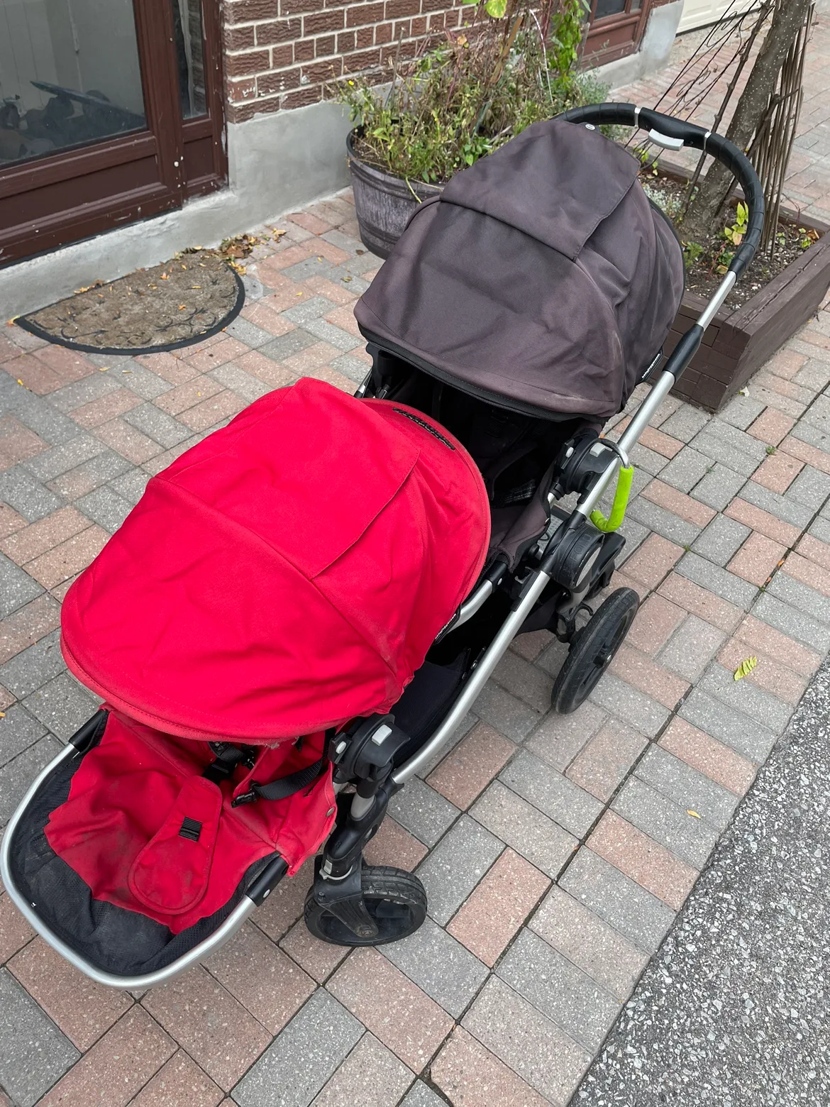 City Select Double Stroller with standing board image indicator(4)