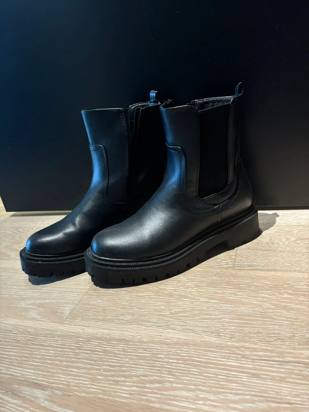 Black Boots (size wmn8) thumbnail