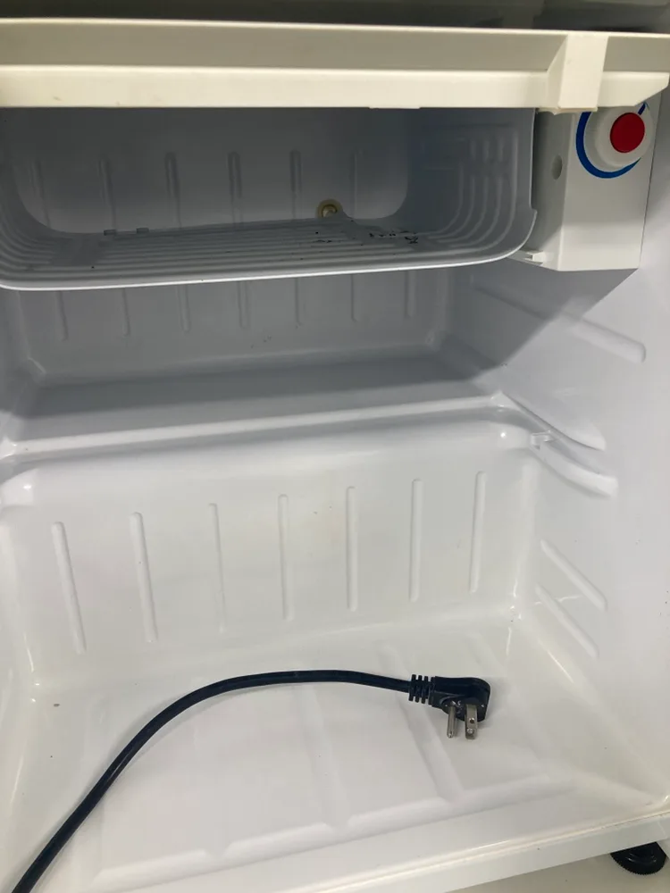 Danby Mini Fridge. image indicator(3)