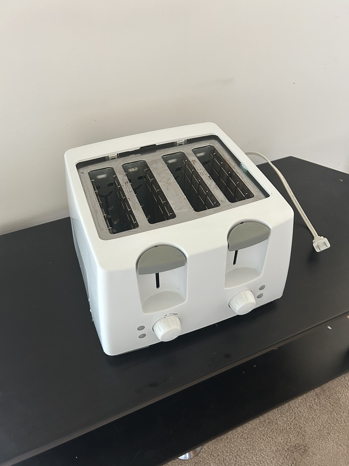 4-slice white toaster - photo 2