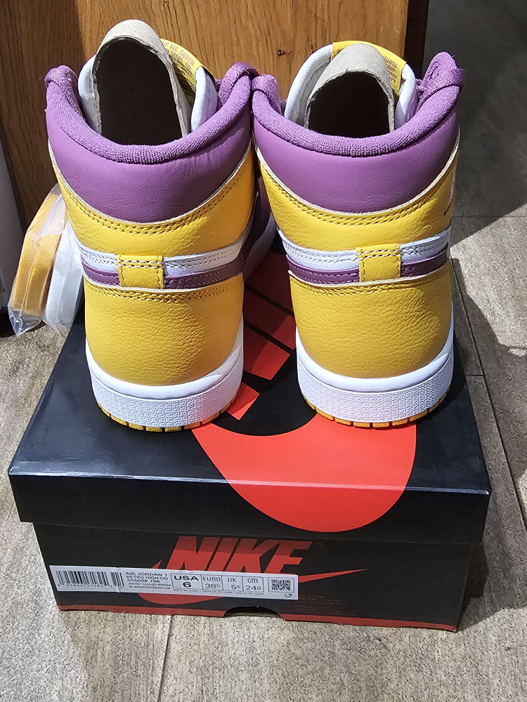 Air Jordan 1 Retro High OG "Brotherhood" - photo 4