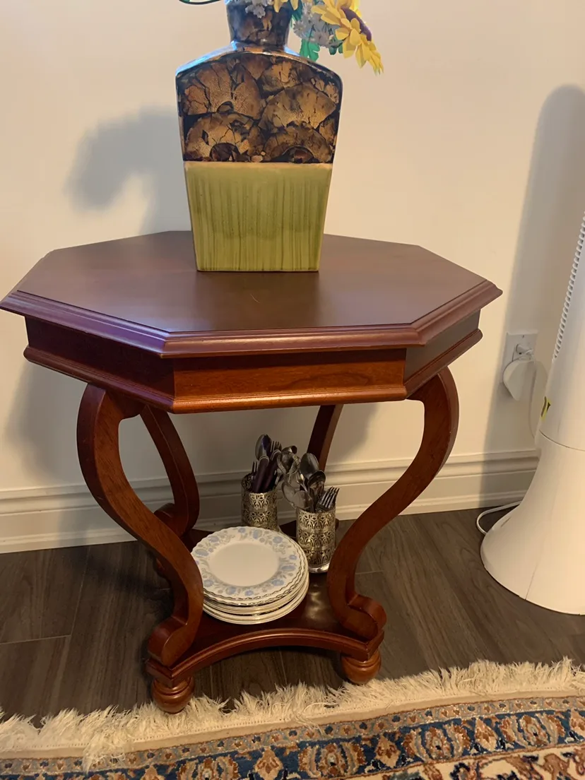 Bombay furniture Octagon Shaped End Table image indicator(2)