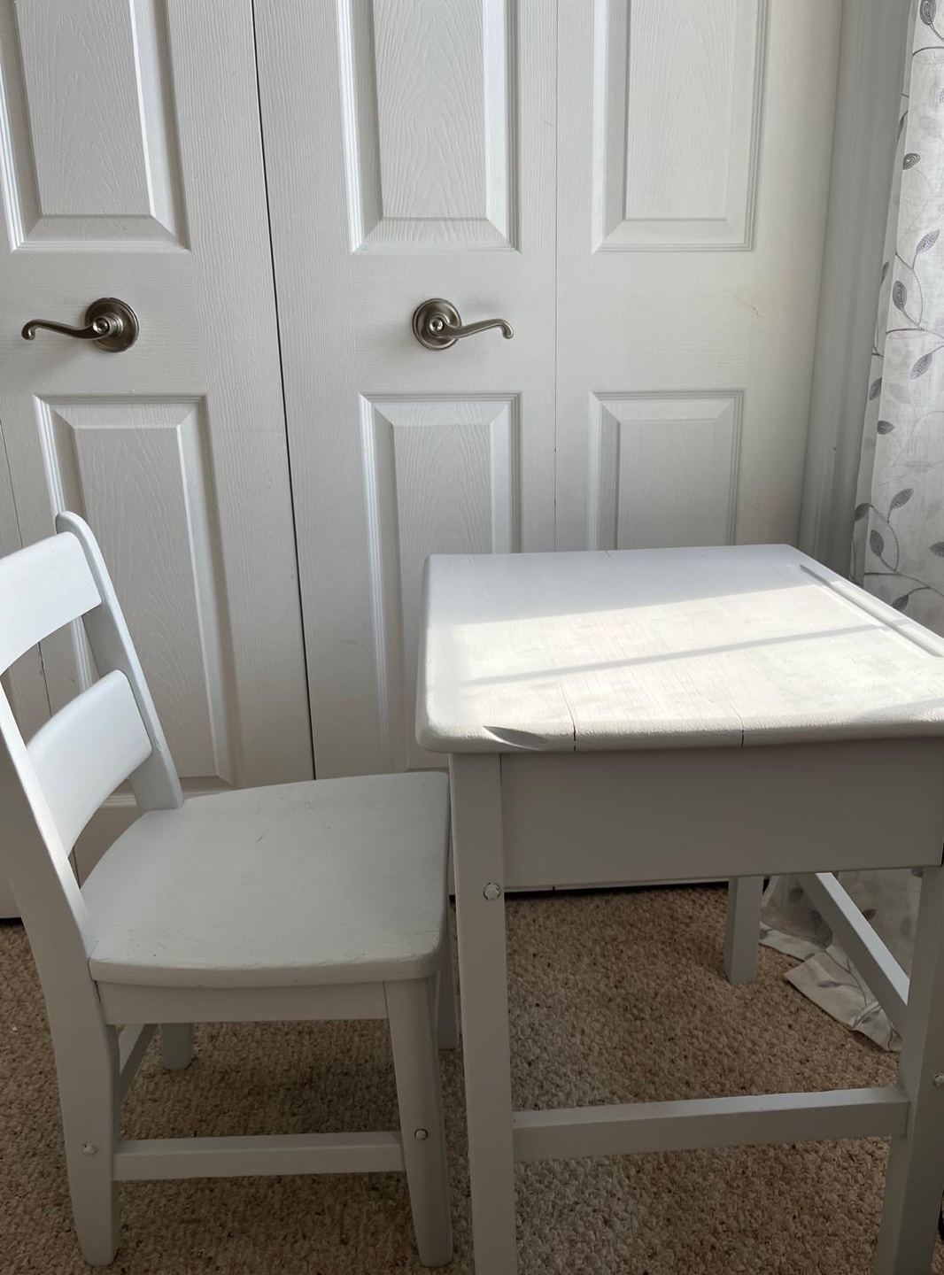 Kids Desk and Chair Set - photo 2