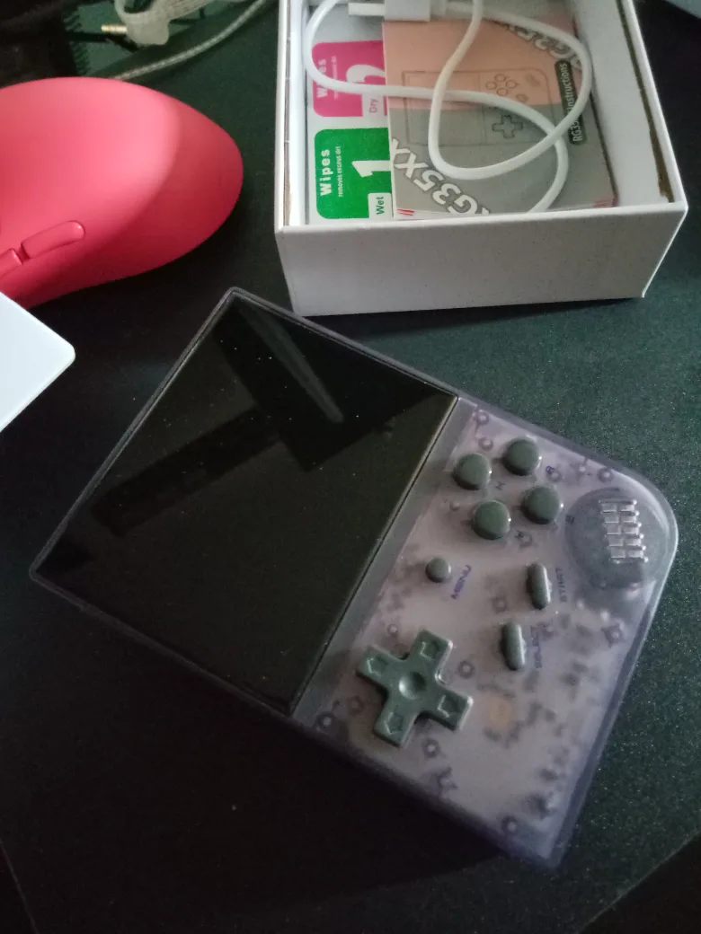 Anbernic RG35XX w/GarlisOS image indicator(2)