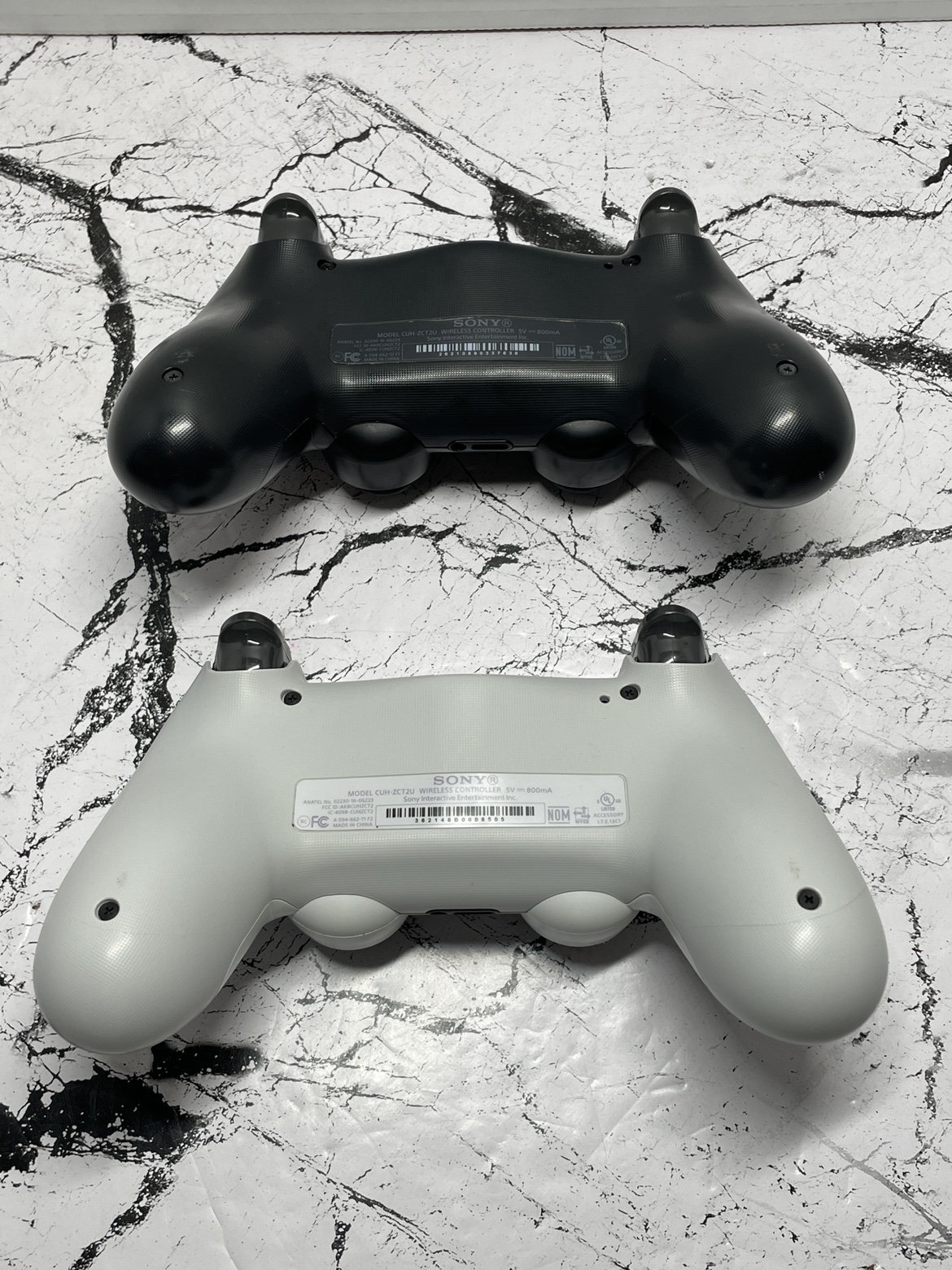 PS4 DualShock 4 Controllers (Black & White) - photo 2