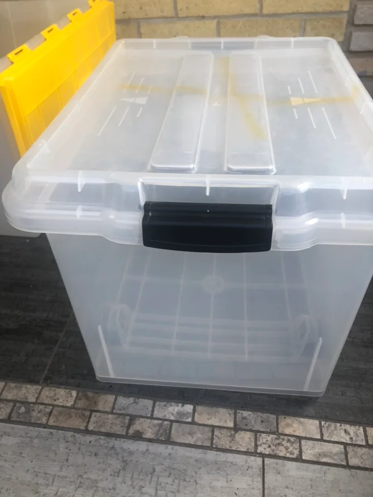 Large Igloo Cooler and 3 storage containers image indicator(9)