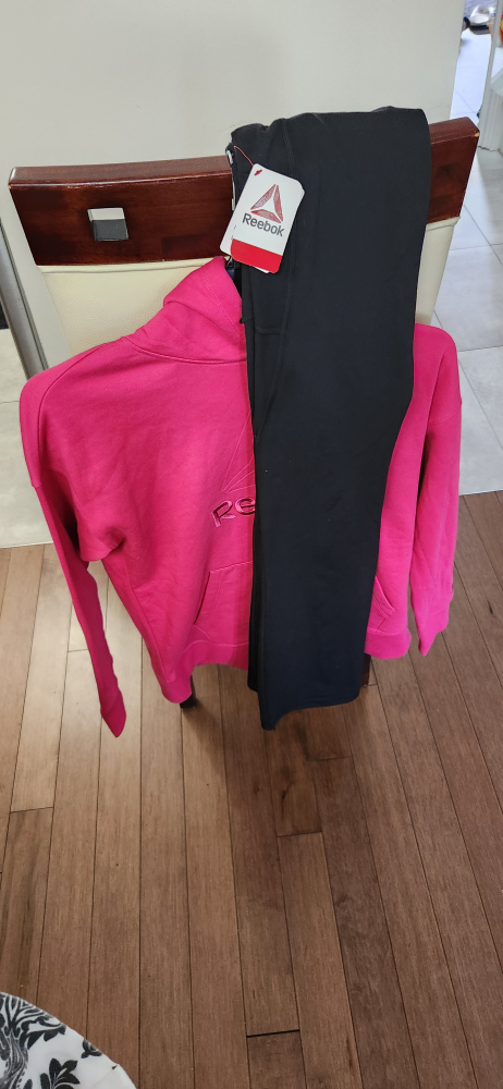 Women's Reebok Pink Hoodie and Black Leggings Set - photo 3