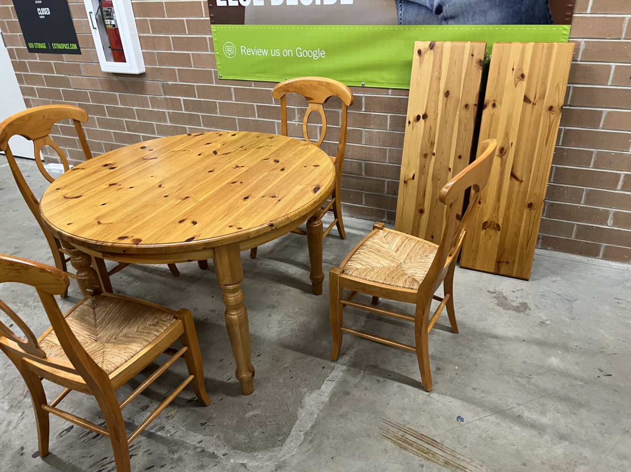 Round Table w/4 Chairs and 2 leaves - photo 4