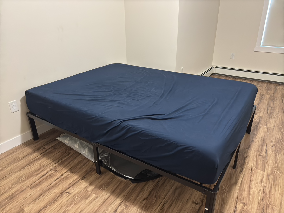Queen size mattress with metal bed frame - photo 2