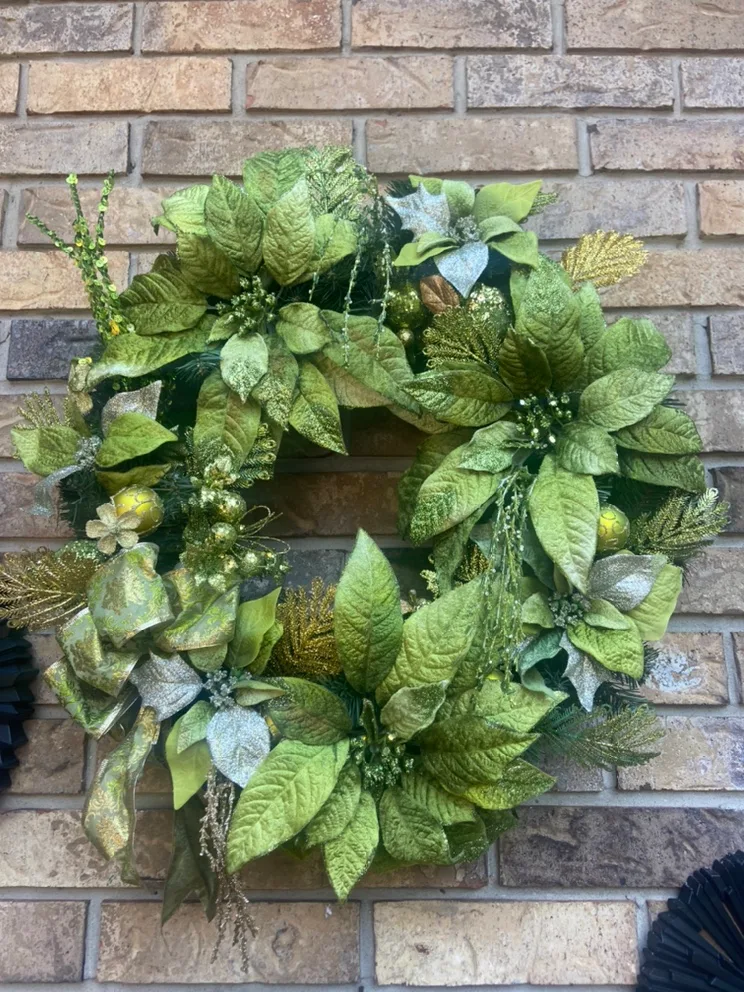 Green Christmas Wreath image indicator(4)