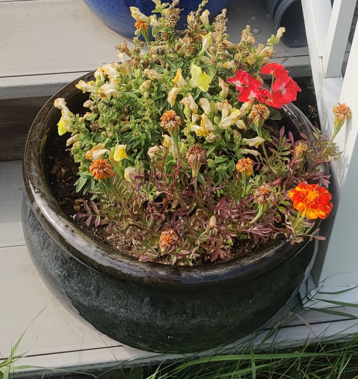 Large Planter Pot with Flowers set of 2 - photo 2