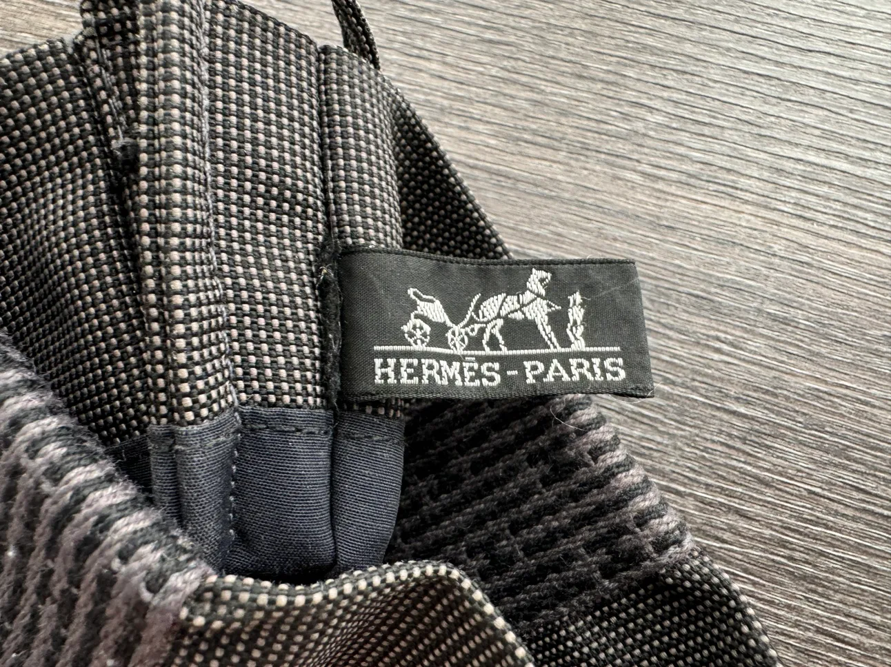 Hermés Small Black Crossbody Bag image indicator(4)