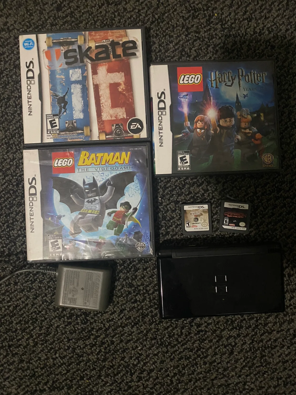 Complete Nintendo DS Lite and 5 games thumbnail