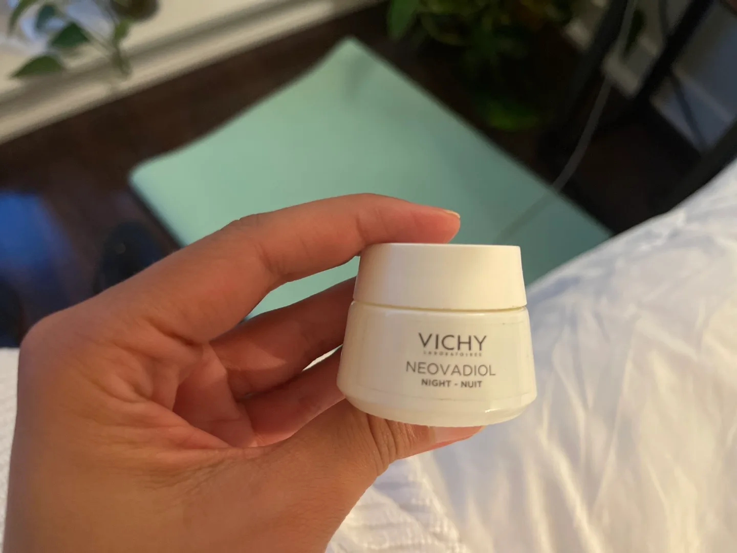 Vichy Mineral 89 and Neovadiol Night Cream image indicator(5)