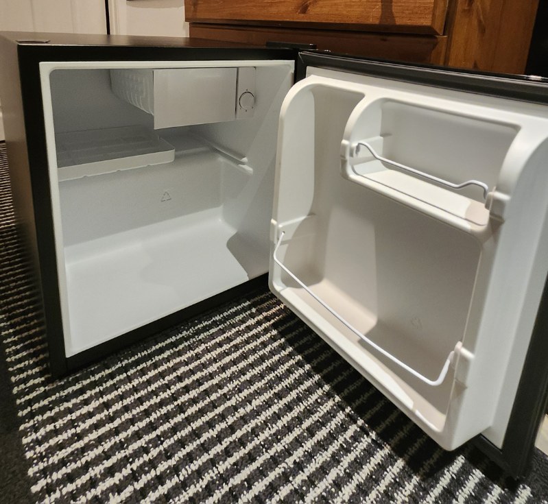Galanz Mini Fridge - photo 2