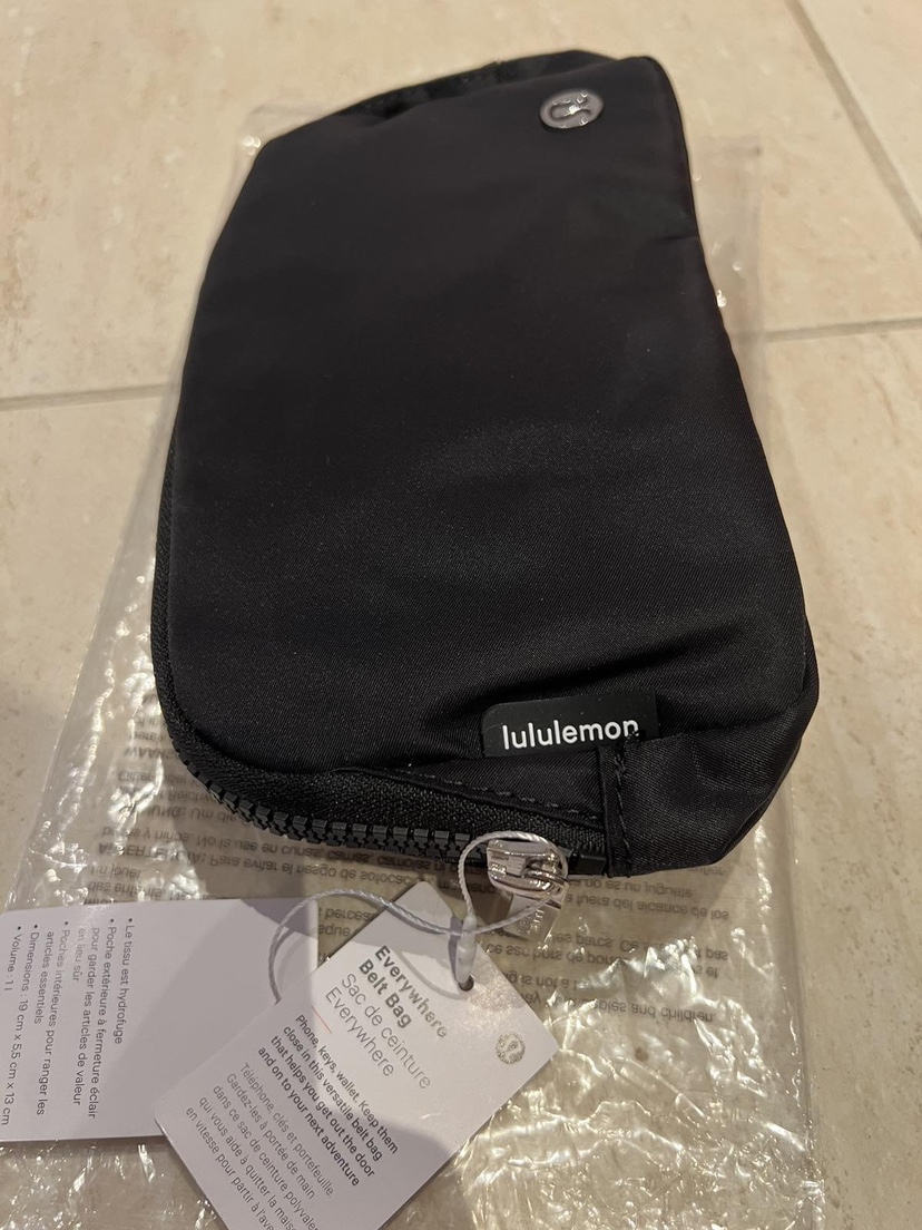 Lululemon Everywhere Belt Bag - photo 2