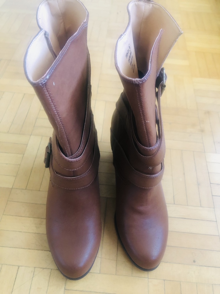 Brown winter boots