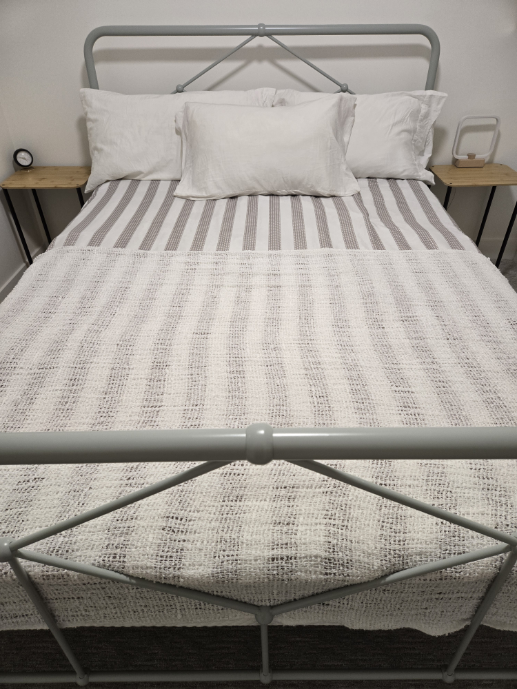 Light green metal bed frame - photo 3