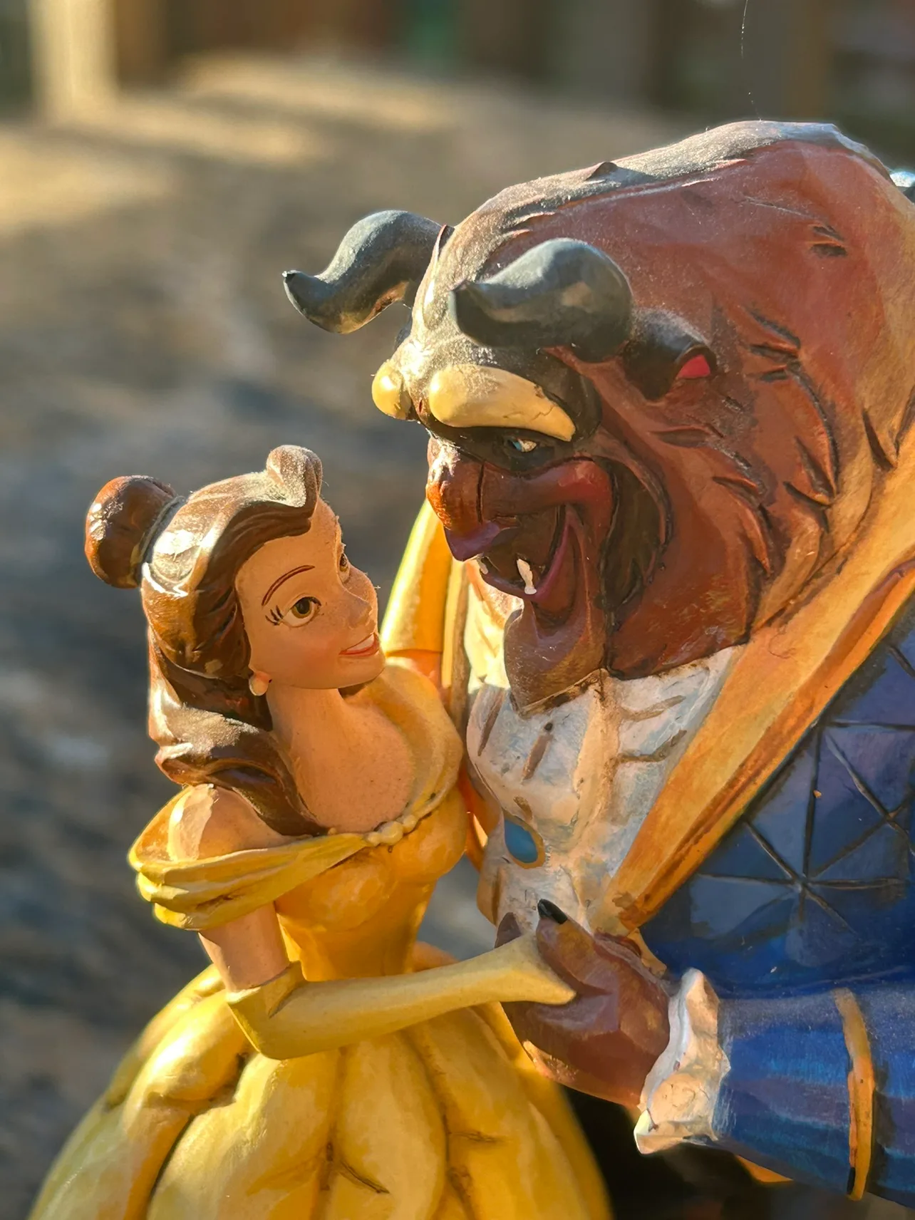 Jim Shore Beauty and the Beast Belle & Beast "Love Conquers All" image indicator(6)