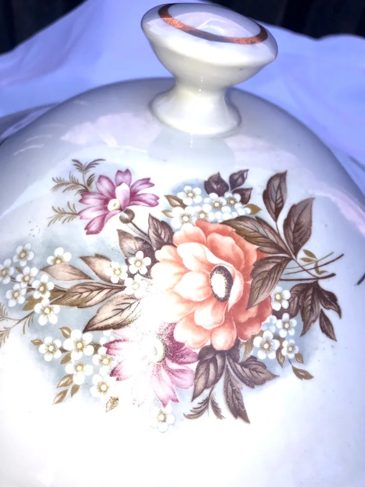 Floral Bone China Serving Bowl with Lid image indicator(6)