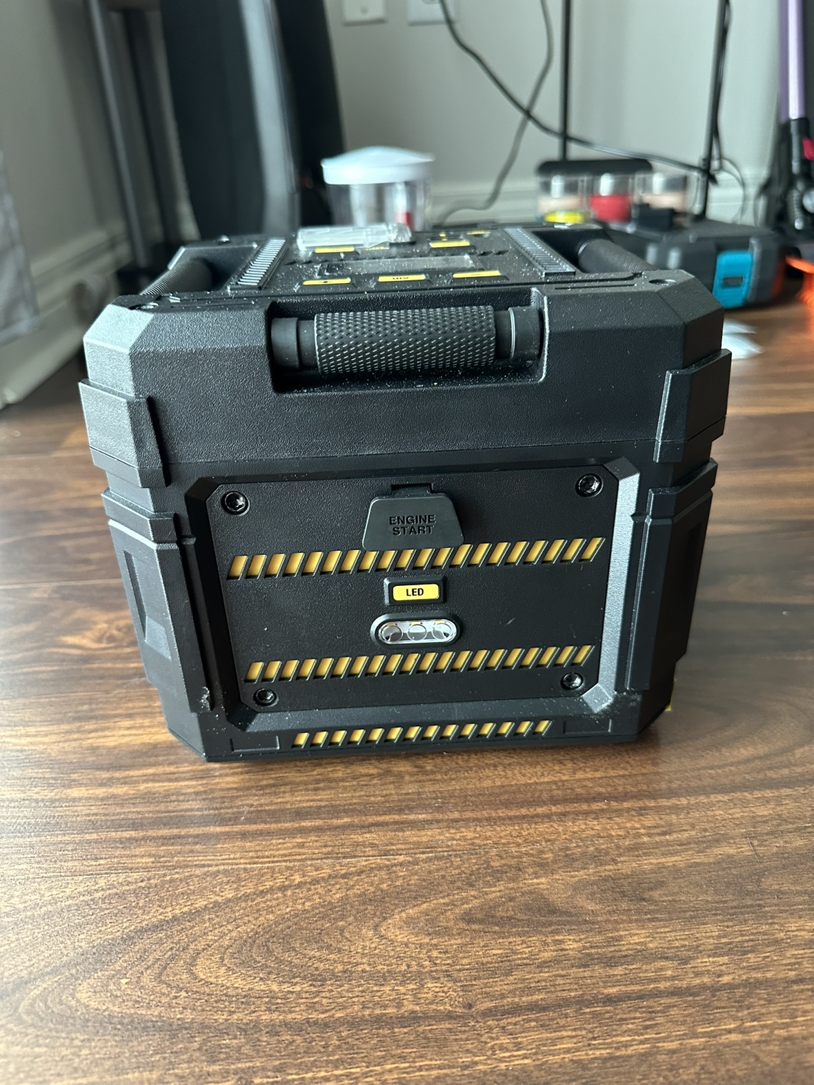 CAT Lithium Cube Jump Starter 1750A - photo 4