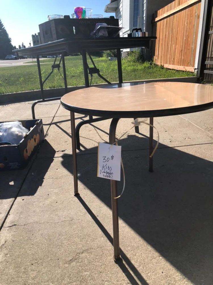 Children’s Round Table mid century modern image indicator(4)